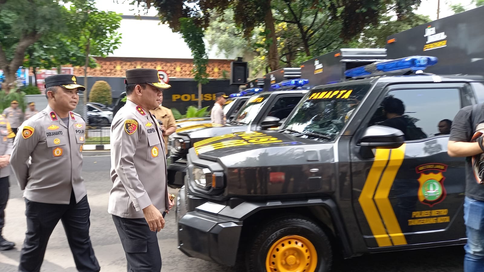 Kapolda Metro Jaya Tekankan Polisi Harus Siap Melayani Masyarakat dengan Cepat dan Humanis Kapolda Metro Jaya Tekankan Polisi Harus Siap Melayani Masyarakat dengan Cepat dan Humanis