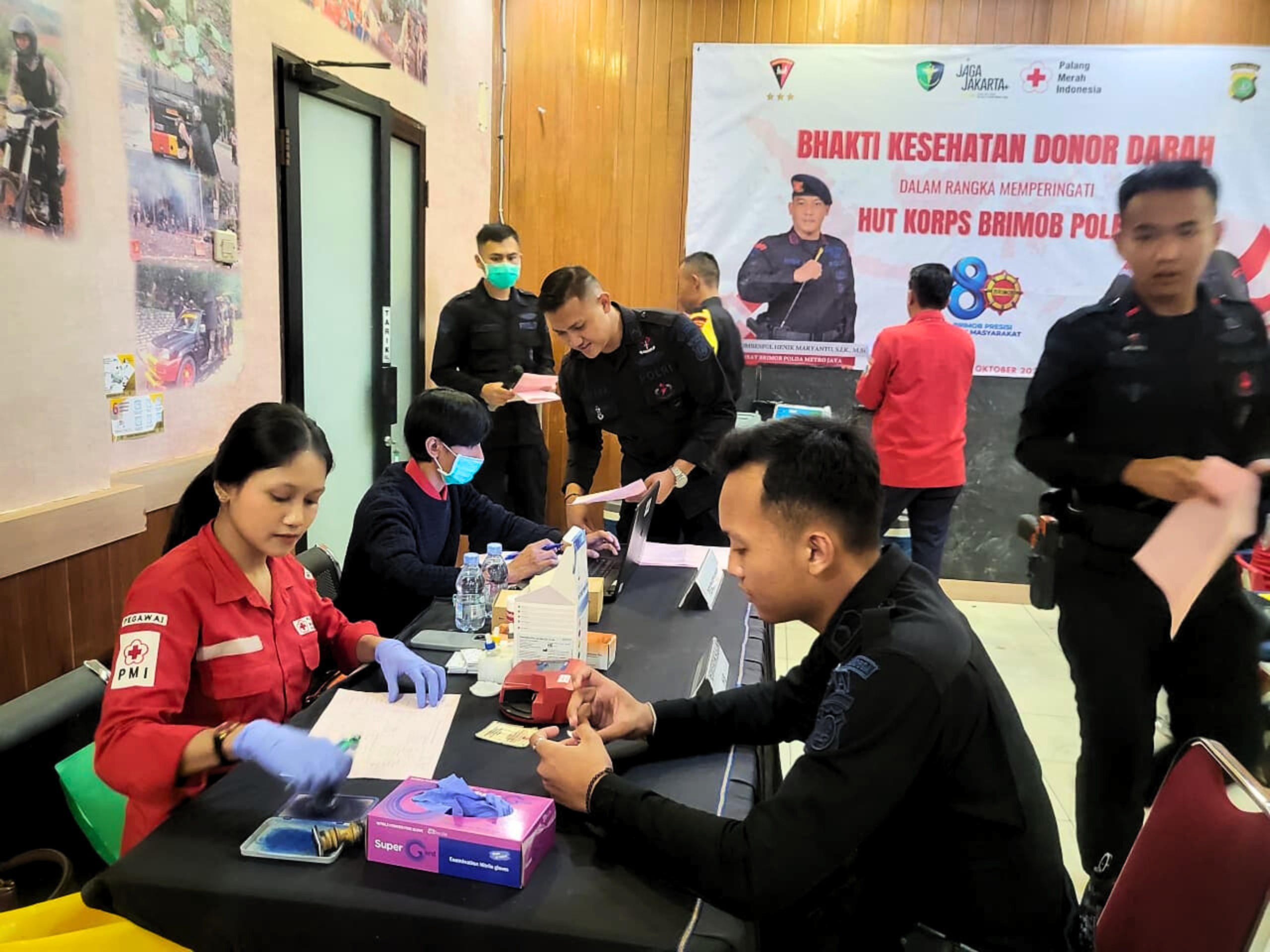 Brimob Polda Metro Jaya Gelar Donor Darah Sebagai Wujud Kepedulian Sosial di Momen HUT ke-80 Korps Brimob Polri Brimob Polda Metro Jaya Gelar Donor Darah Sebagai Wujud Kepedulian Sosial di Momen HUT ke-80 Korps Brimob Polri