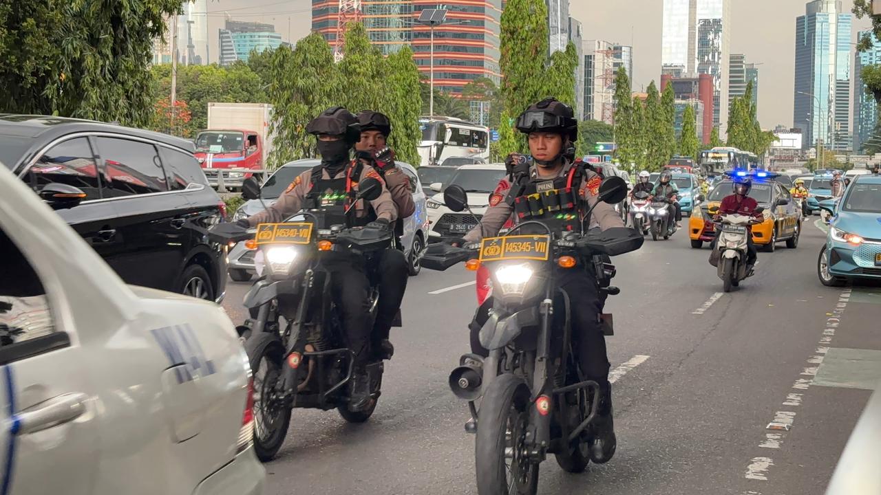 Polda Metro Jaya Pastikan Jakarta Aman Lewat Patroli Rutin Skala Besar Polda Metro Jaya Pastikan Jakarta Aman Lewat Patroli Rutin Skala Besar