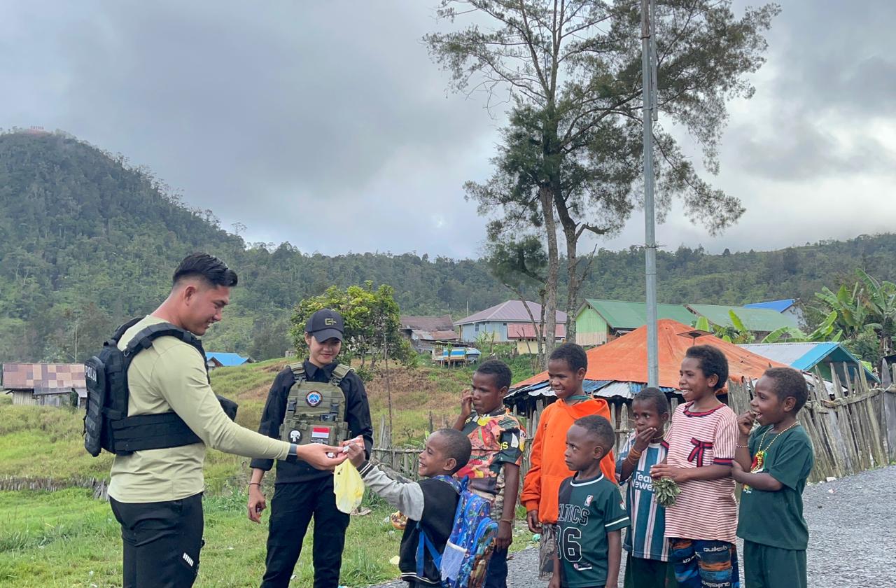 Satgas Ops Damai Cartenz Gelar Pemeriksaan Kesehatan dan Interaksi Humanis Bersama Masyarakat Sinak Satgas Ops Damai Cartenz Gelar Pemeriksaan Kesehatan dan Interaksi Humanis Bersama Masyarakat Sinak
