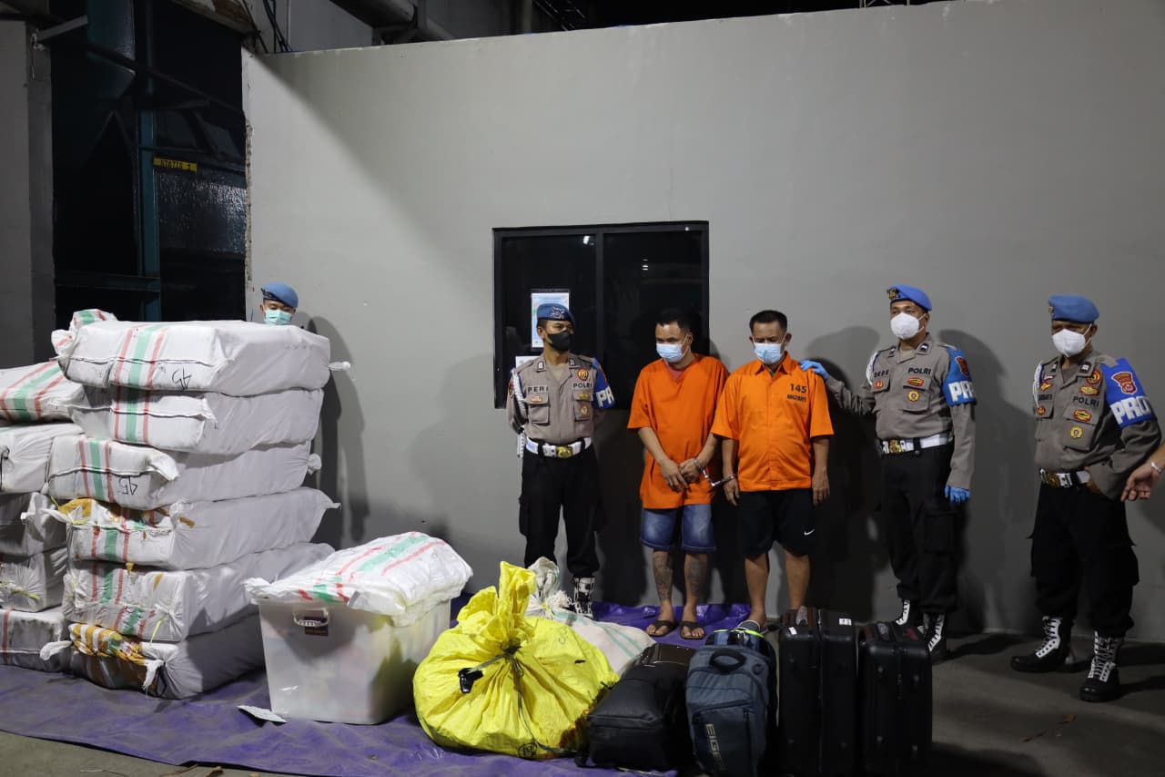 Polri Ungkap 49.306 Kasus Narkoba, Sita 214 Ton Barang Bukti — 2,1 Ton Dimusnahkan Bersama Presiden Polri Ungkap 49.306 Kasus Narkoba, Sita 214 Ton Barang Bukti — 2,1 Ton Dimusnahkan Bersama Presiden