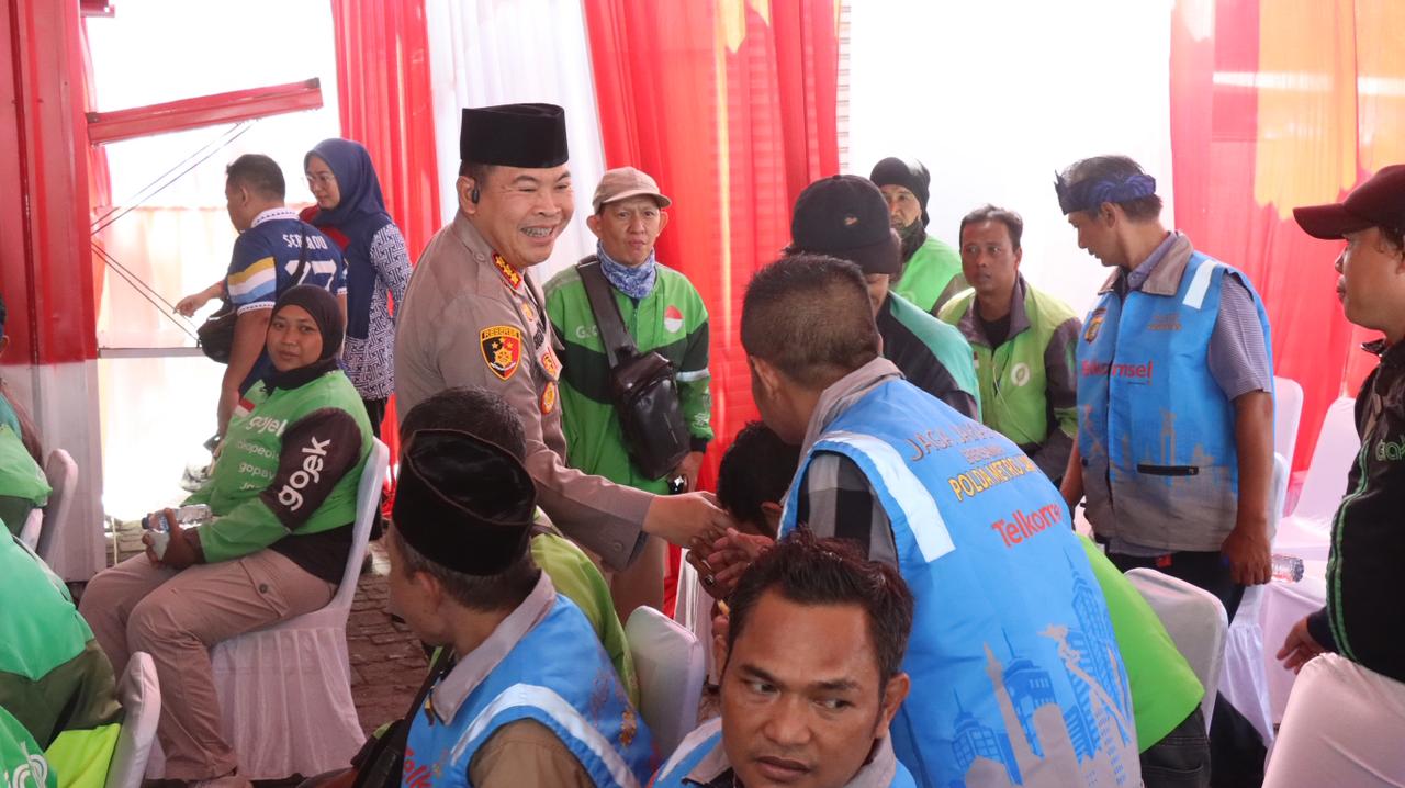 Kapolres Metro Jakpus Resmikan Ojol Mart ke-6, Wujud Dukungan untuk Driver Online Kapolres Metro Jakpus Resmikan Ojol Mart ke-6, Wujud Dukungan untuk Driver Online
