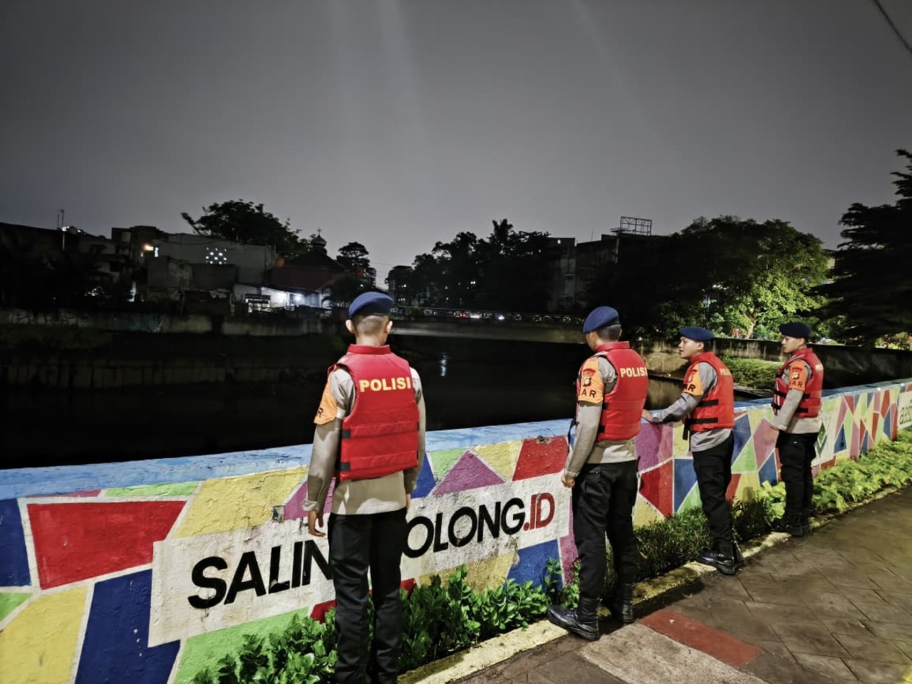 Siaga Bencana Brimob Polda Metro Jaya Gelar Patroli SAR Antisipasi Banjir dan Pohon Tumbang di Jabodetabek