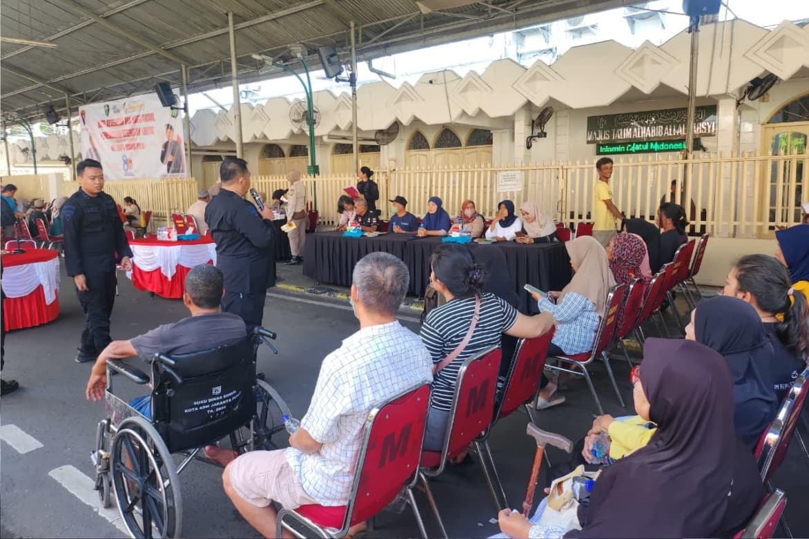 Bakti Kesehatan Brimob Polda Metro Jaya untuk Warga Kwitang