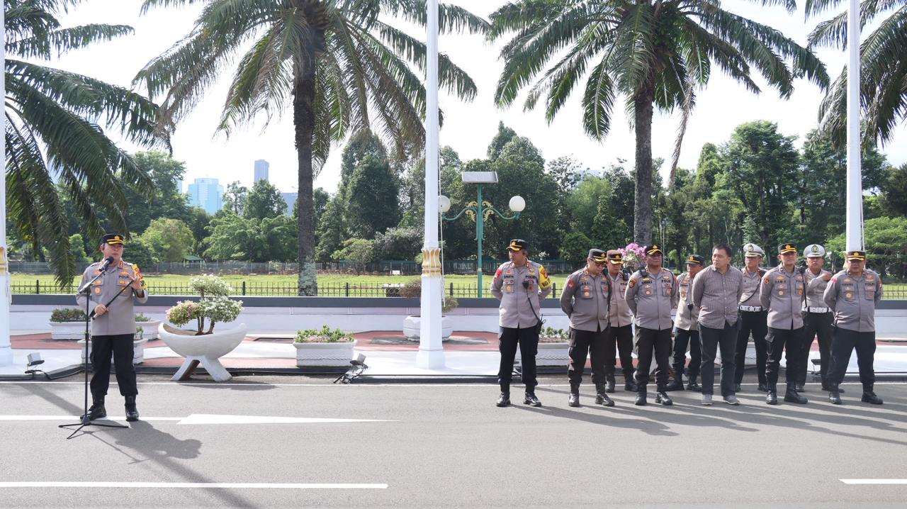 Aksi Buruh KASBI di DPR, 1.464 Personel Siaga Layani Massa dengan Humanis Aksi Buruh KASBI di DPR, 1.464 Personel Siaga Layani Massa dengan Humanis