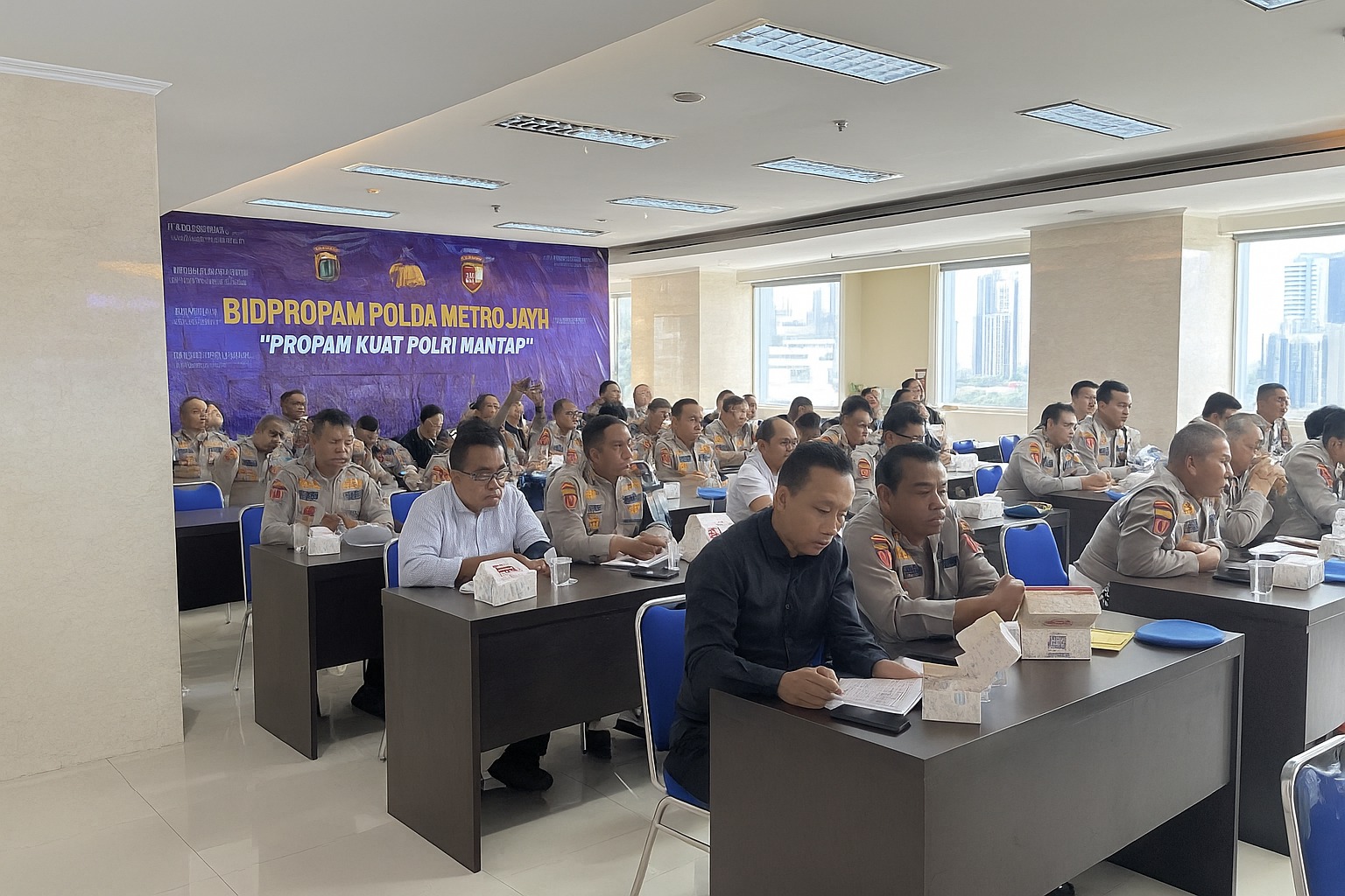 Polda Metro Jaya Gelar Anev dan Sosialisasi Etika Profesi, Tekankan Pengawasan PNPP dan Optimalisasi Whistle Blower System–SP4N Lapor Polda Metro Jaya Gelar Anev dan Sosialisasi Etika Profesi, Tekankan Pengawasan PNPP dan Optimalisasi Whistle Blower System–SP4N Lapor