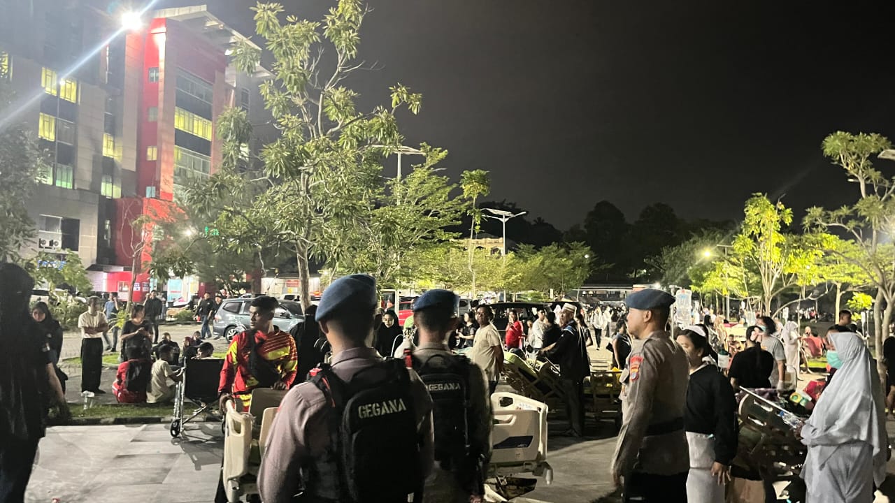 Polri Kerahkan Brimob untuk Evakuasi dan Pengamanan Pascagempa di Tarakan Polri Kerahkan Brimob untuk Evakuasi dan Pengamanan Pascagempa di Tarakan