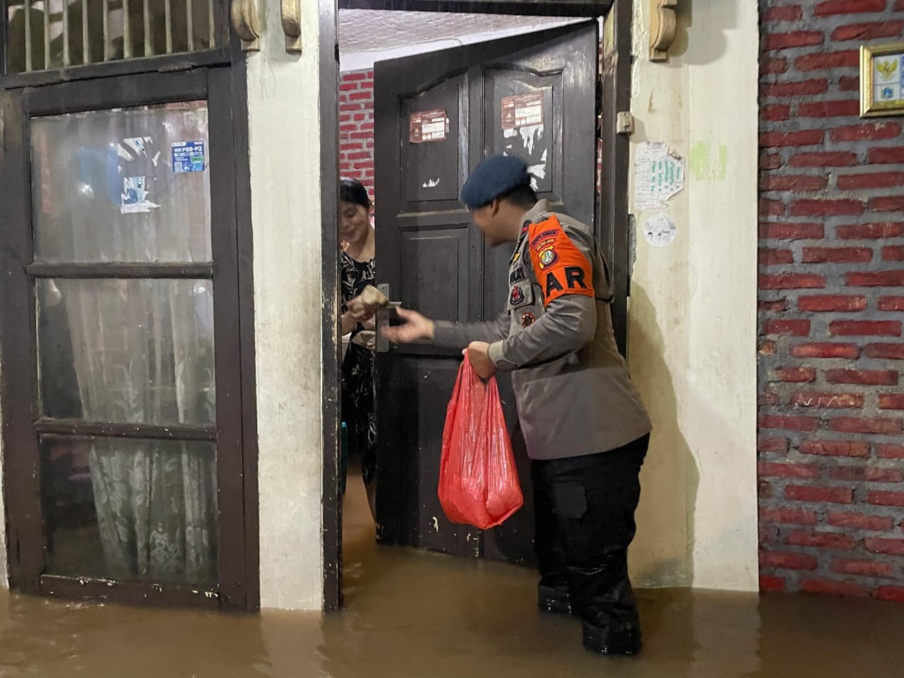 Brimob Polda Metro Jaya: Siaga, Peduli, dan Hadir untuk Masyarakat