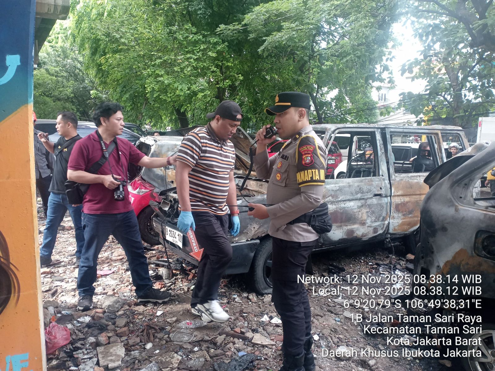 Respon Cepat Pamapta III Datangi TKP, Kebakaran di Bawah Layang Karang Anyar Berhasil Dipadamkan