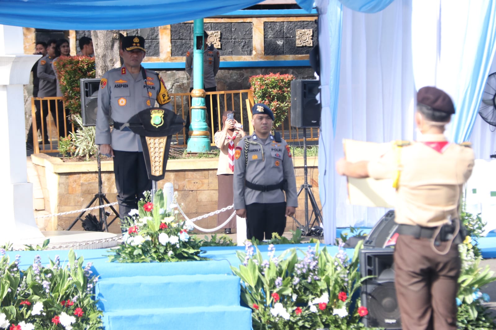 Kapolda Metro Jaya Pimpin Apel Saka Bhayangkara dan Patroli Keamanan Sekolah: Perkuat Peran Siswa Jaga Keamanan Lingkungan Sekolah Kapolda Metro Jaya Pimpin Apel Saka Bhayangkara dan Patroli Keamanan Sekolah: Perkuat Peran Siswa Jaga Keamanan Lingkungan Sekolah