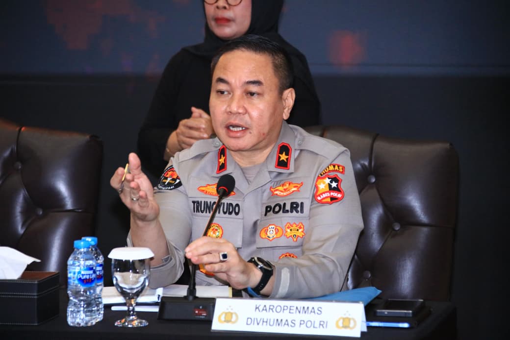 Polri Tegaskan Tidak Ada Rangkap Jabatan: Anggota yang Ditugaskan di Instansi Pusat Dialihkan dari Jabatan di Internal Polri Polri Tegaskan Tidak Ada Rangkap Jabatan: Anggota yang Ditugaskan di Instansi Pusat Dialihkan dari Jabatan di Internal Polri