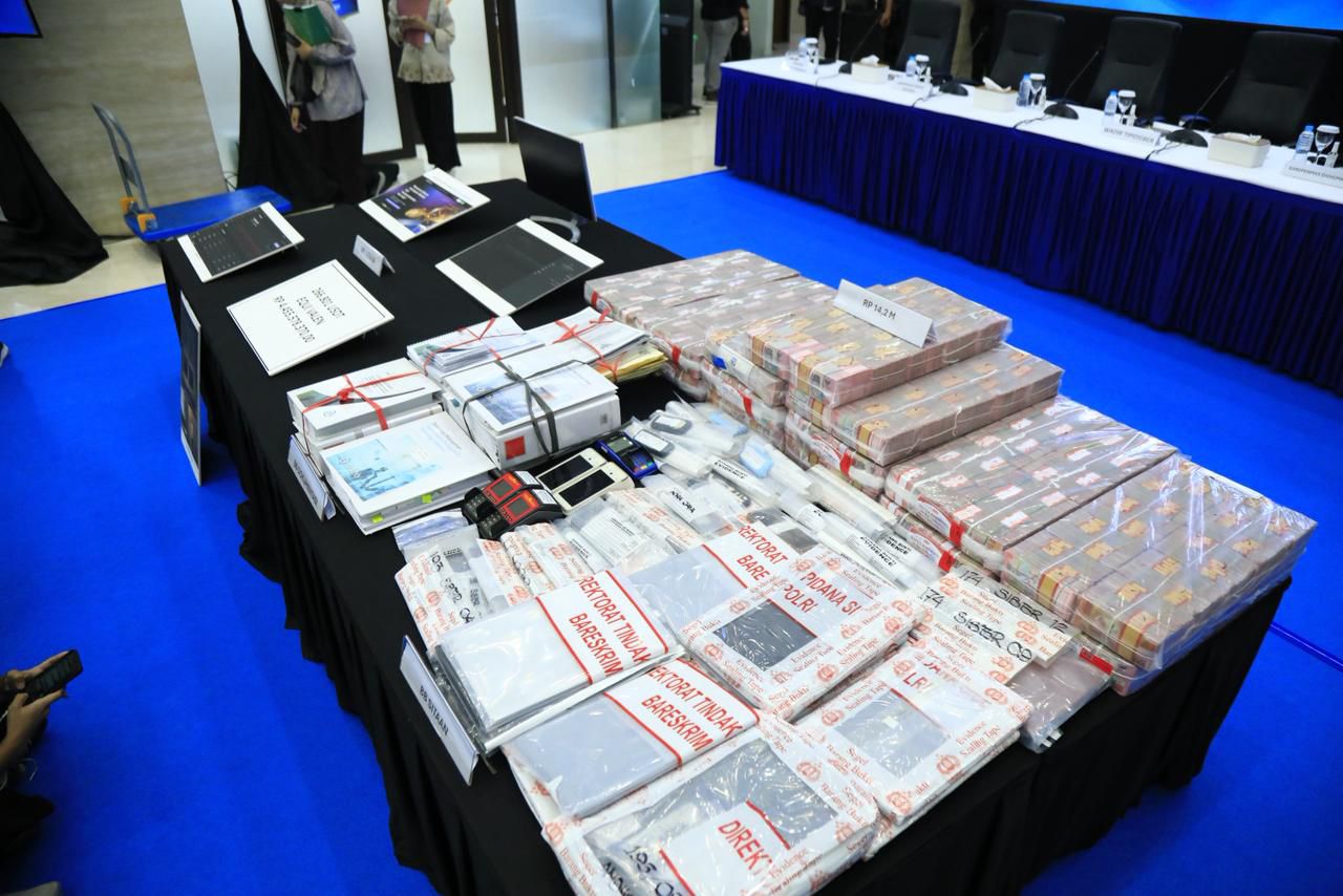 Bareskrim Polri Bongkar 2 Aplikasi Pinjol Ilegal, 400 Korban Diperas dan Diancam Bareskrim Polri Bongkar 2 Aplikasi Pinjol Ilegal, 400 Korban Diperas dan Diancam