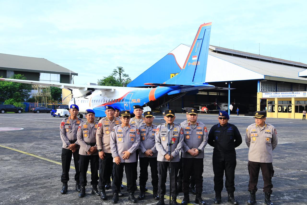 Polri Kerahkan Pesawat CN dan Fokker untuk Distribusi Logistik ke Aceh, Sumut, dan Sumbar