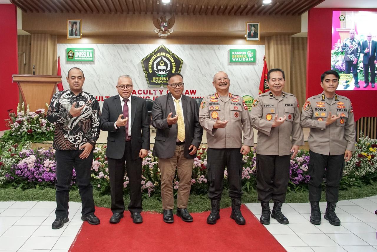 FH UNISSULA Launching Pusat Studi Kepolisian, Wakapolri: Dorong Riset Strategis dan Rujukan Kebijakan Nasional FH UNISSULA Launching Pusat Studi Kepolisian, Wakapolri: Dorong Riset Strategis dan Rujukan Kebijakan Nasional