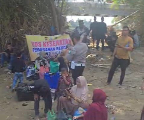 Polri Siapkan Perangkat Starlink di Lokasi Bencana, Warga Akhirnya Bisa Terhubung Kembali dengan Keluarga Polri Siapkan Perangkat Starlink di Lokasi Bencana, Warga Akhirnya Bisa Terhubung Kembali dengan Keluarga