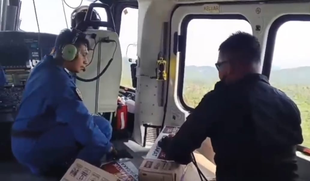 Polri Lanjutkan Distribusi Bantuan Bencana Banjir dengan Airdrop ke Taput dan Tapteng