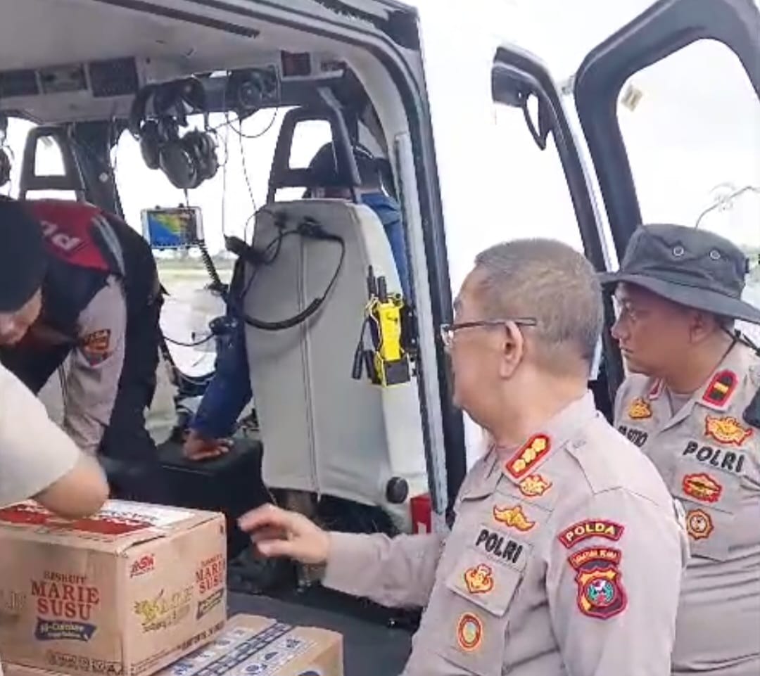 Akses Darat Terputus, Polri Airdrop Bantuan ke Wilayah Terisolasi dengan Operasi Udara Jangkau Sumut, Sumbar & Aceh