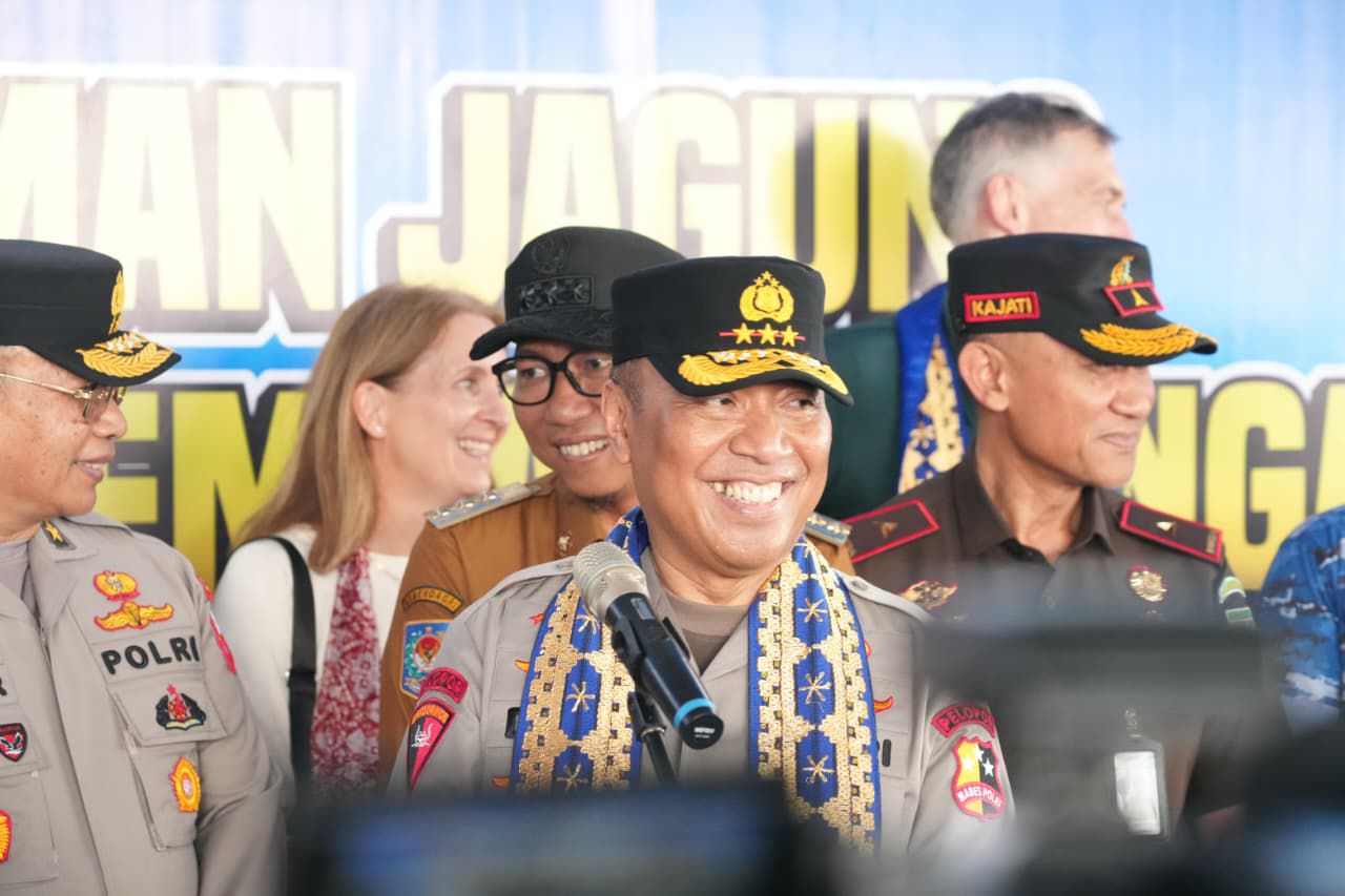 Polri Perkuat Ketahanan Pangan Nasional: Wakapolri Bersama Menko Pangan Tanam Jagung di Lampung Selatan Polri Perkuat Ketahanan Pangan Nasional: Wakapolri Bersama Menko Pangan Tanam Jagung di Lampung Selatan