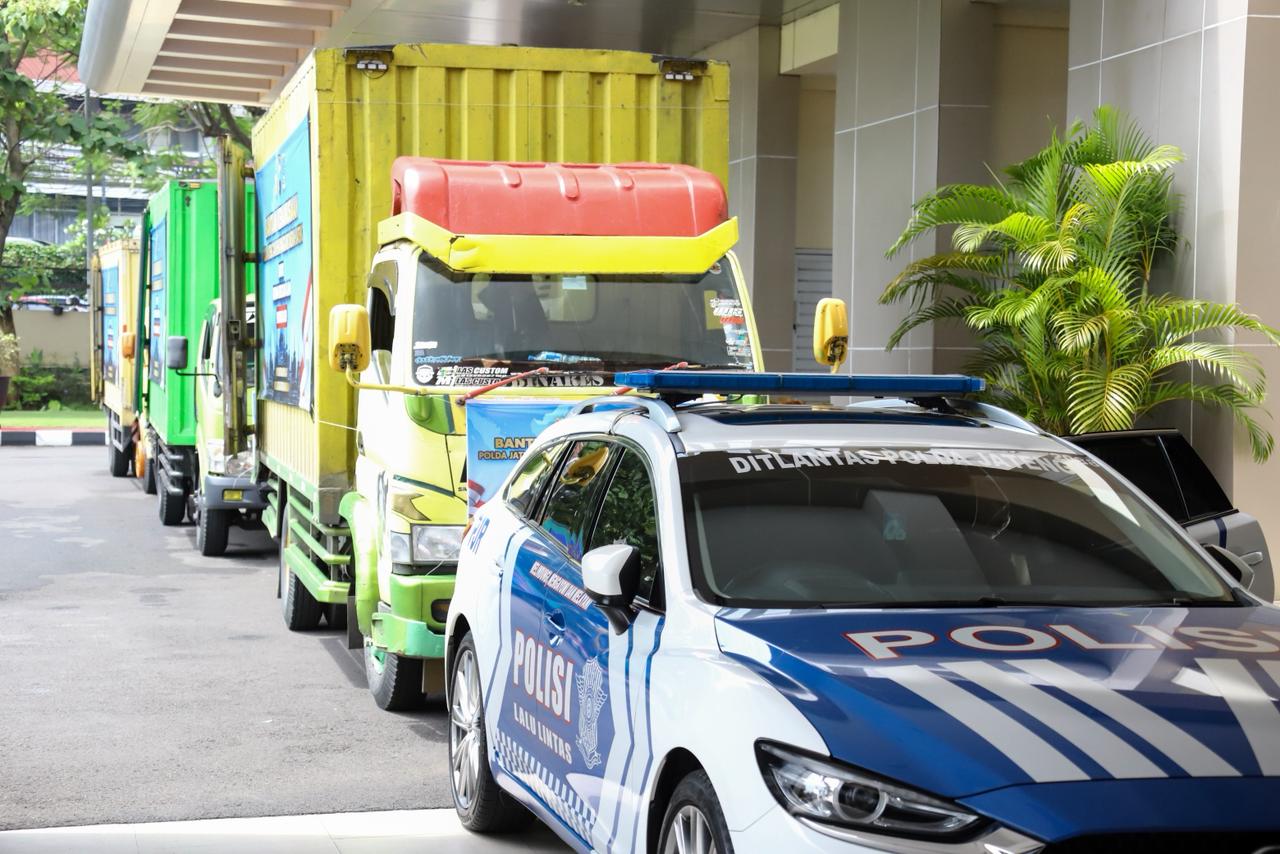 Peduli Bencana Sumatera, Polda Jateng Kirim 5 Truk Berisi Bantuan Logistik, Tenaga Medis dan Uang Tunai Rp. 2,2 Milyar Peduli Bencana Sumatera, Polda Jateng Kirim 5 Truk Berisi Bantuan Logistik, Tenaga Medis dan Uang Tunai Rp. 2,2 Milyar