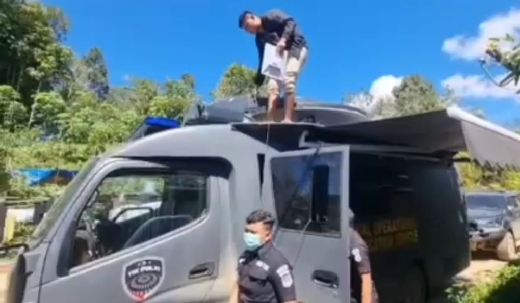 Jaringan Internet Polri Hadir di 76 Titik Bencana: Menghubungkan Harapan, Mengobati Rindu Jaringan Internet Polri Hadir di 76 Titik Bencana: Menghubungkan Harapan, Mengobati Rindu