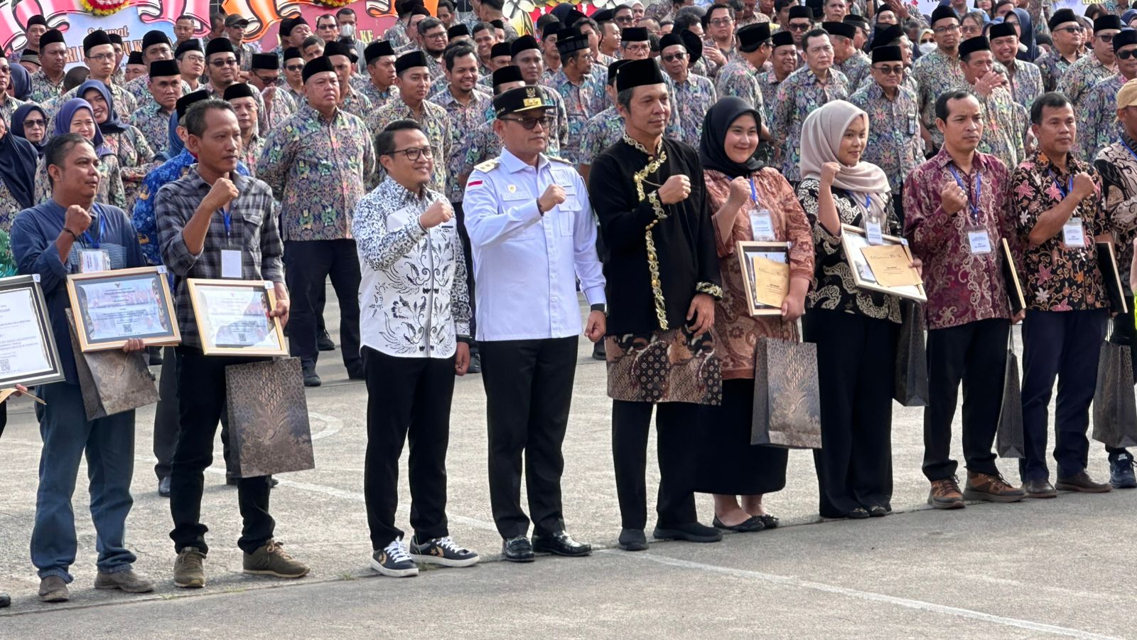 Kukar dan Bontang Terbaik di Kaltim Wagub Pimpin Hari Bakti PU Kukar dan Bontang Terbaik di Kaltim Wagub Pimpin Hari Bakti PU
