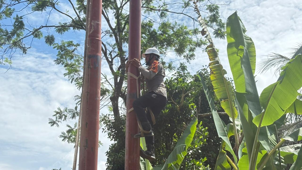 Kapolda Sumbar Tegaskan Dukungan Penuh Polri, PLN: Pemulihan Listrik Capai 100% Kapolda Sumbar Tegaskan Dukungan Penuh Polri, PLN: Pemulihan Listrik Capai 100%