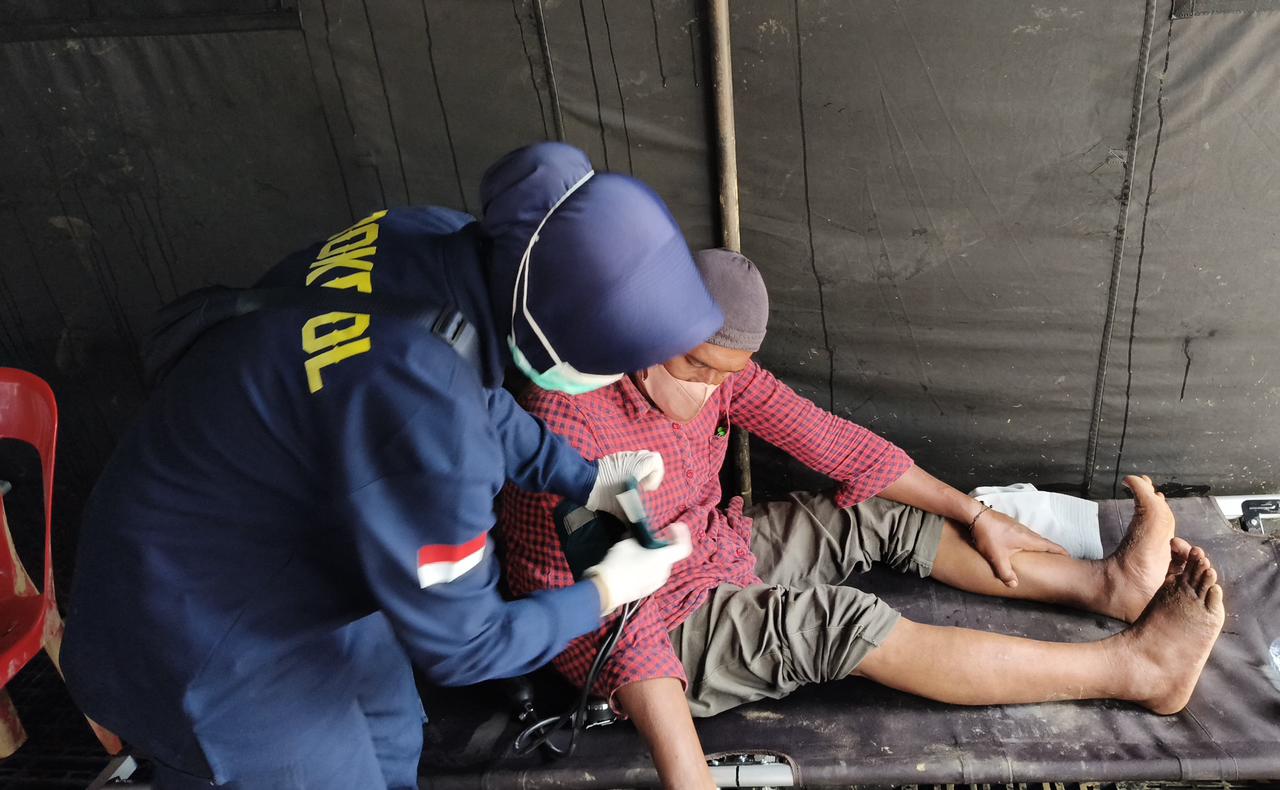 Nakes Polri Berikan Layanan Kesehatan Gratis bagi Korban Banjir di Aceh Tamiang Nakes Polri Berikan Layanan Kesehatan Gratis bagi Korban Banjir di Aceh Tamiang