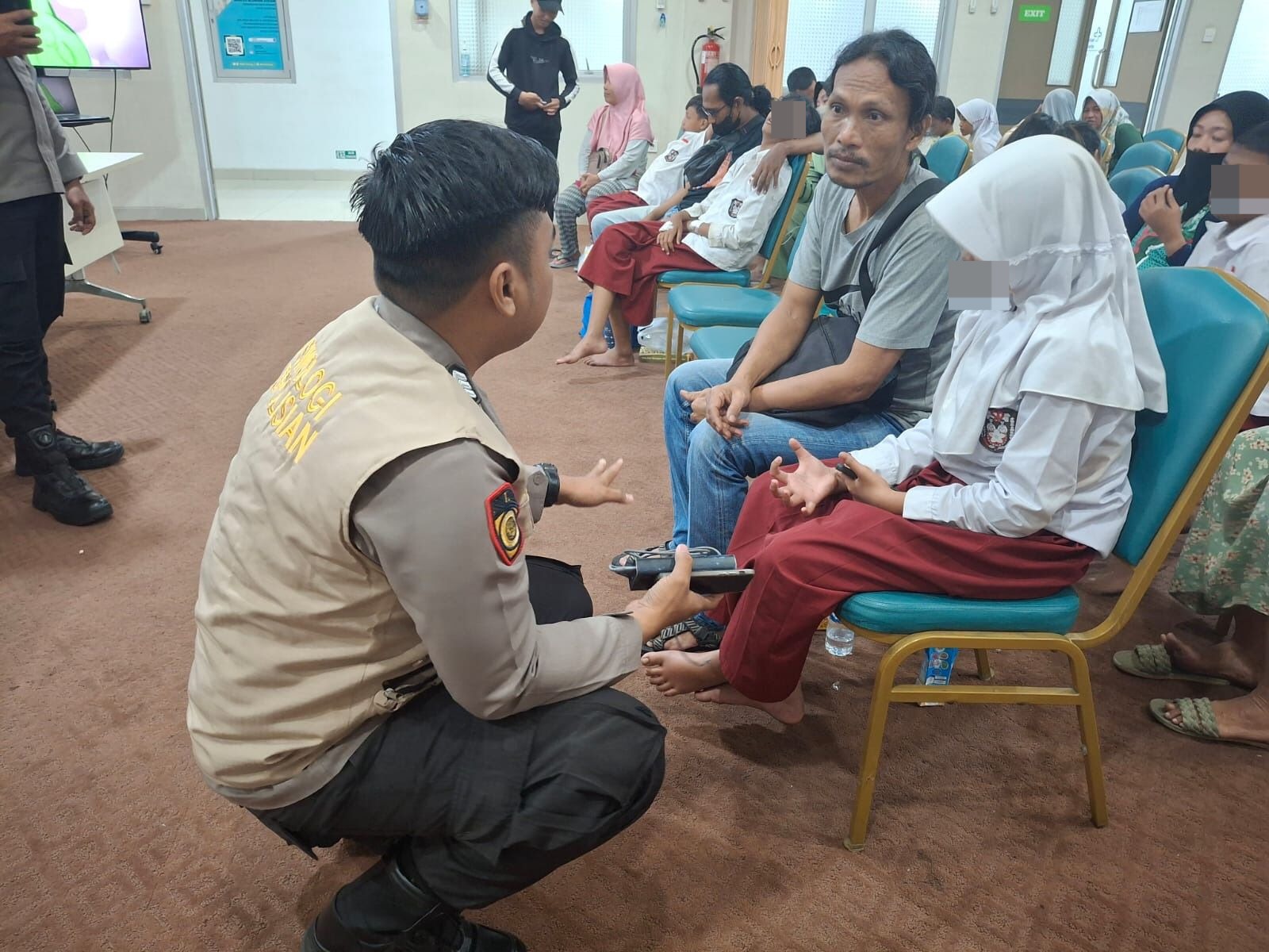 Polda Metro Jaya Dampingi Siswa SDN 01 Kalibaru Pulih dari Trauma Usai Insiden Kecelakaan Polda Metro Jaya Dampingi Siswa SDN 01 Kalibaru Pulih dari Trauma Usai Insiden Kecelakaan