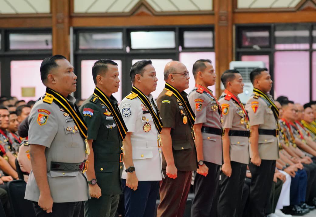 Kapolri Tekankan Sinergi Lintas Institusi dalam Penutupan Pendidikan Sespim Polri Tahun 2025 Kapolri Tekankan Sinergi Lintas Institusi dalam Penutupan Pendidikan Sespim Polri Tahun 2025