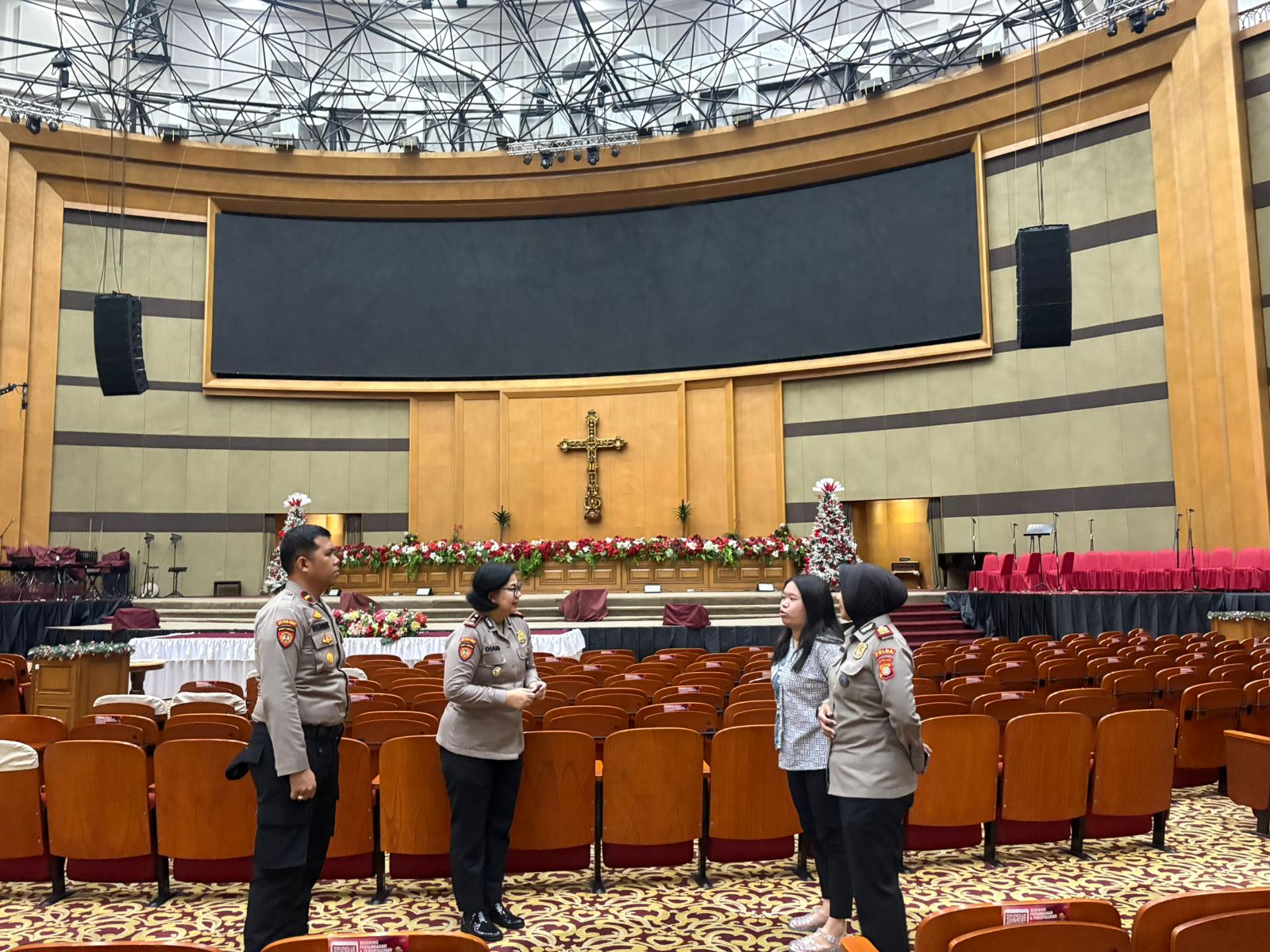 Jelang Nataru 2025–2026, Polri Intensifkan Patroli Dialogis Amankan Gereja dan Objek Vital Jelang Nataru 2025–2026, Polri Intensifkan Patroli Dialogis Amankan Gereja dan Objek Vital