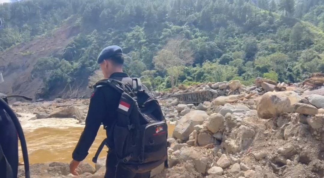 Brimob Polda Aceh Terobos Daerah Terisolir di Bener Meriah, Salurkan Bantuan dan Layanan Kesehatan Brimob Polda Aceh Terobos Daerah Terisolir di Bener Meriah, Salurkan Bantuan dan Layanan Kesehatan