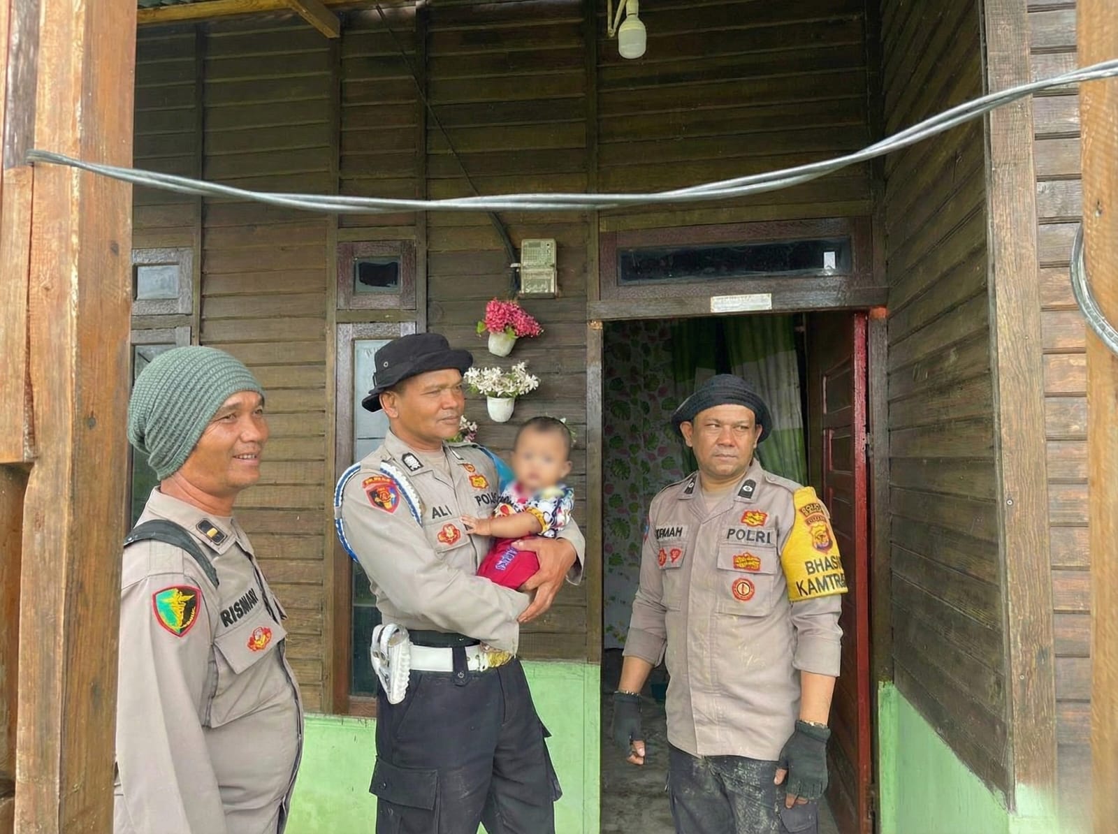 Respon Cepat Polres Aceh Tengah Tembus Wilayah Terisolir, Pastikan Kondisi Bayi Sehat dan Layani Kesehatan Warga