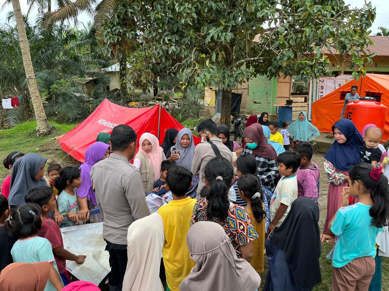 Bhakti Pendidikan Polri, Kapolda Aceh Kirim Bantuan Perlengkapan Sekolah untuk Anak-anak Desa Seumadam