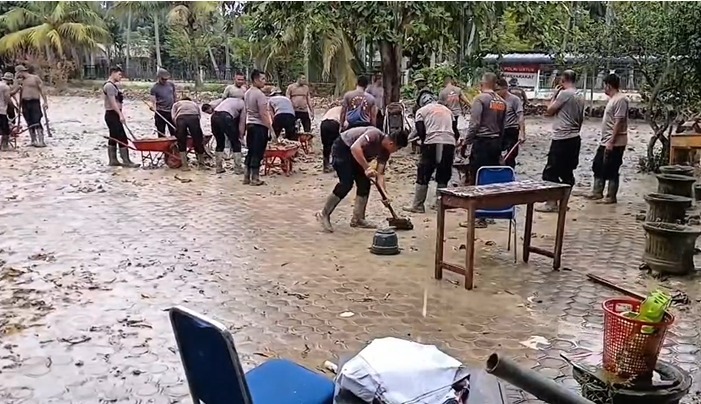 Gerak Cepat dalam Pemulihan Pascabencana, Polri Pastikan Sekolah di Aceh Utara Siap Digunakan Gerak Cepat dalam Pemulihan Pascabencana, Polri Pastikan Sekolah di Aceh Utara Siap Digunakan