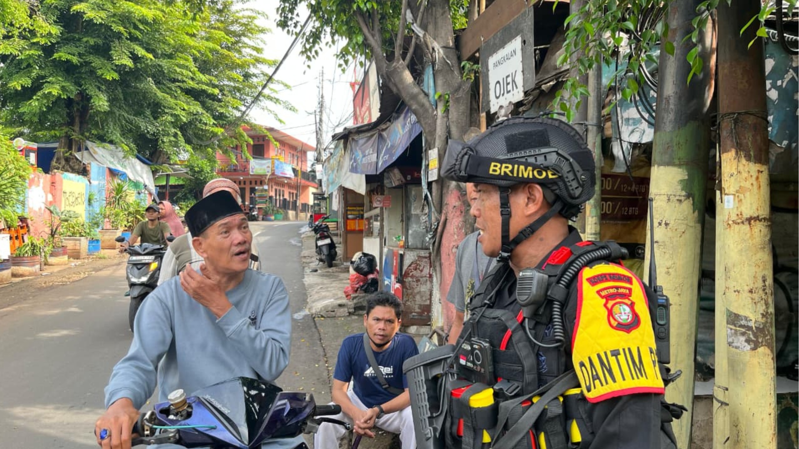 Brimob Polda Metro Jaya Laksanakan Antisipasi Tawuran di Cipinang Besar Selatan, Jakarta Timur