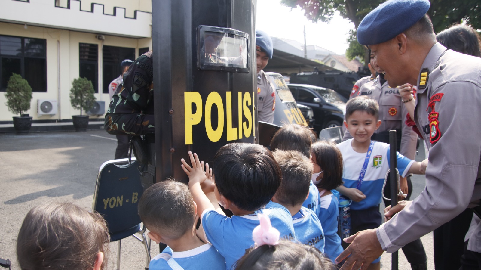 Brimob Polda Metro Jaya Terima Kunjungan Siswa TK, Edukasi Tugas Polisi di Mako Batalyon B Pelopor.