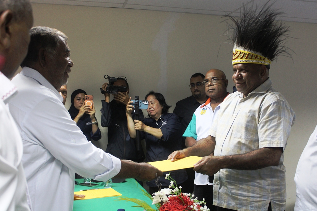 Matius D Fakhiri Calon Tunggal Ketua Umum KONI Papua Matius D Fakhiri Calon Tunggal Ketua Umum KONI Papua