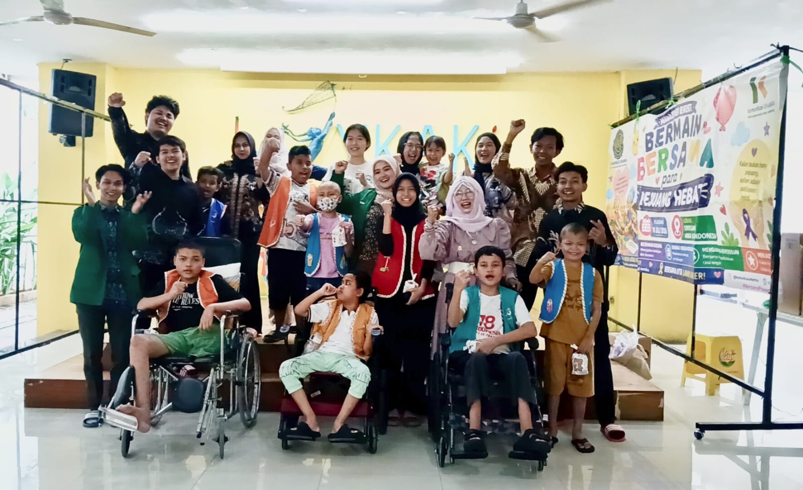 Mahasiswa Ilmu Komunikasi UHAMKA Hadirkan Kegiatan “Bermain Bersama Para Pejuang Hebat” sebagai Wujud Kepedulian Sosial Melalui Mata Kuliah Manajemen Event Mahasiswa Ilmu Komunikasi UHAMKA Hadirkan Kegiatan “Bermain Bersama Para Pejuang Hebat” sebagai Wujud Kepedulian Sosial Melalui Mata Kuliah Manajemen Event