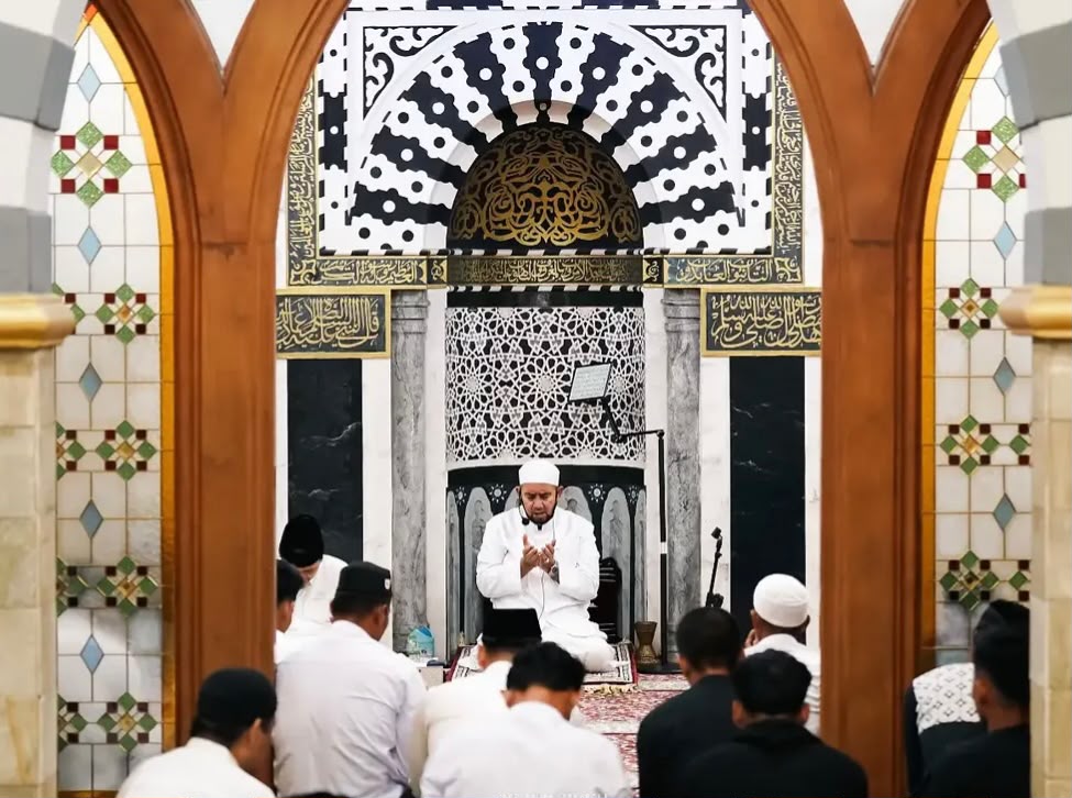Obati Rindu, Owner Barito Putera Minta Wejangan dan Doa Habib Syech di Solo Obati Rindu, Owner Barito Putera Minta Wejangan dan Doa Habib Syech di Solo